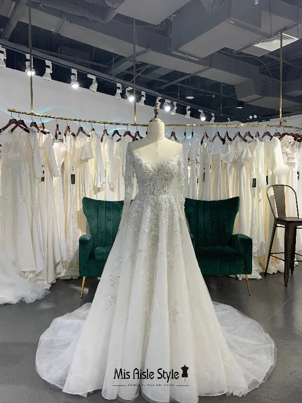 Best Seller v-neck dressLong Sleeve Low V-back Lace Wedding Dress