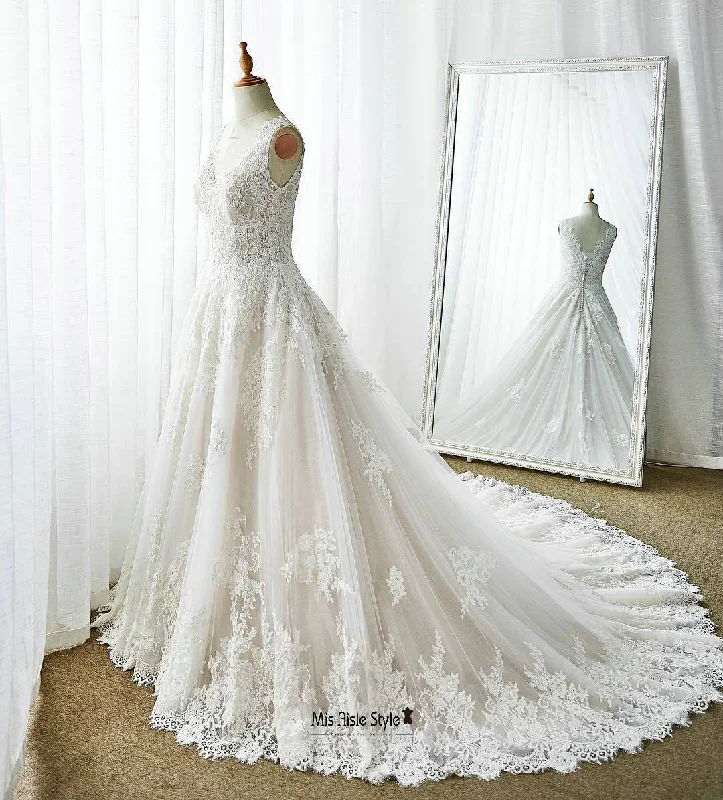The Best Prices winter dressElegant Ball Gown V-neckline Lace Wedding Dress