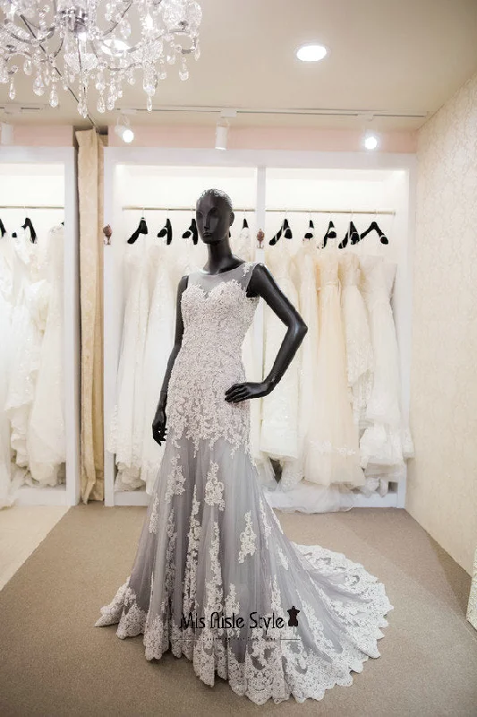 Daily Specials flowy dressFitted Low Back Lace Wedding Dress