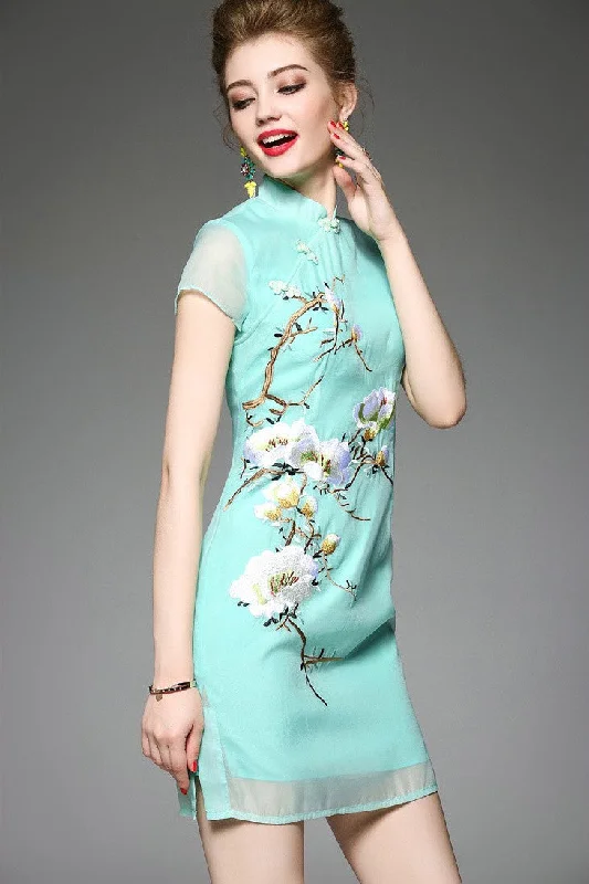 sleek dressFloral Embroidered Qipao Dress