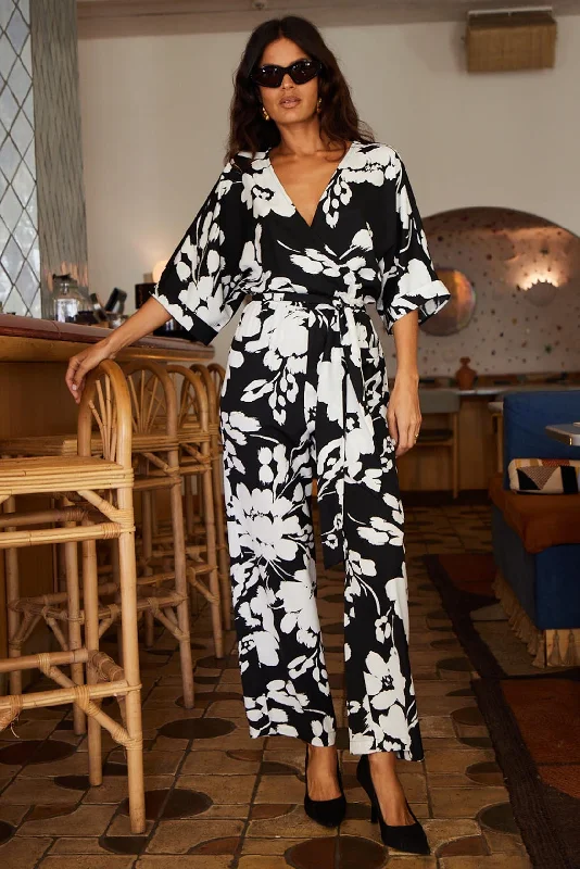 Deal Mania Winona Kimono Jumpsuit In White On Black Floral